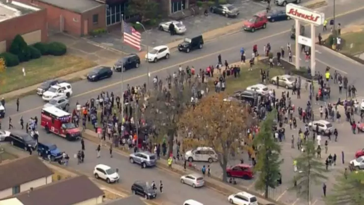 Tiroteo en escuela secundaria de St. Louis Missouri deja tres muertos