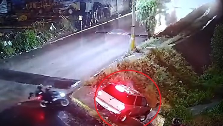 se salvan de caer a precipicio