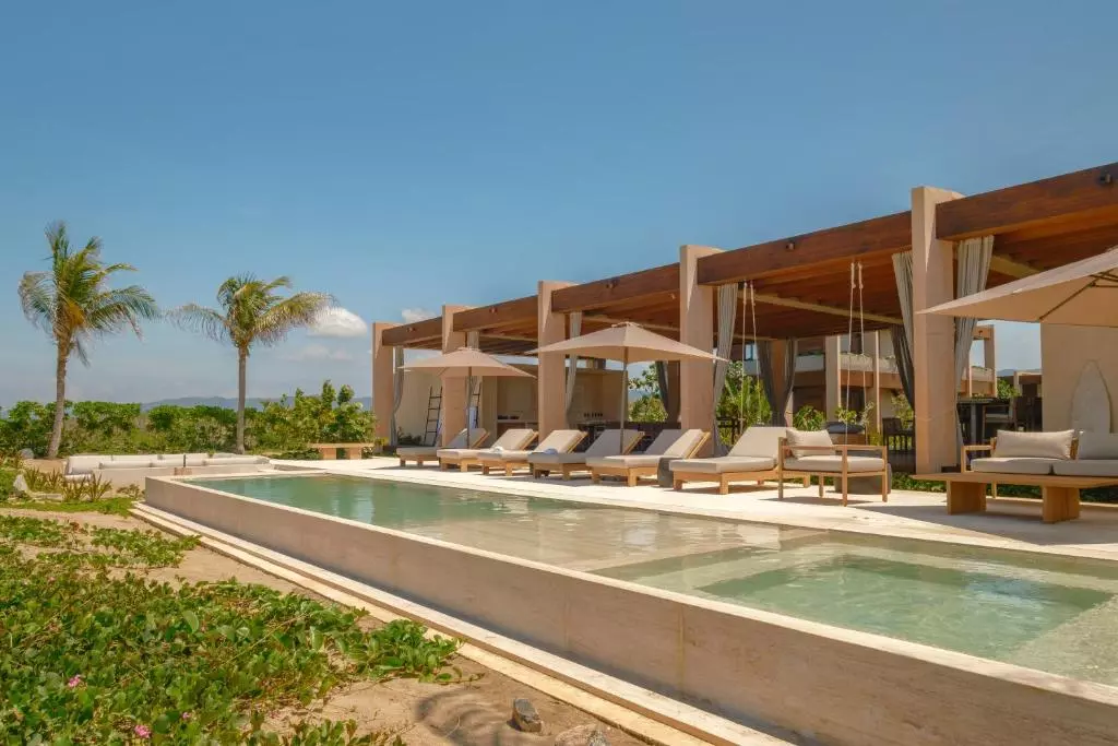 onto house beach club