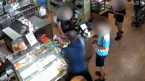 Hombre intenta decapitar a otro con tijeras.jpg