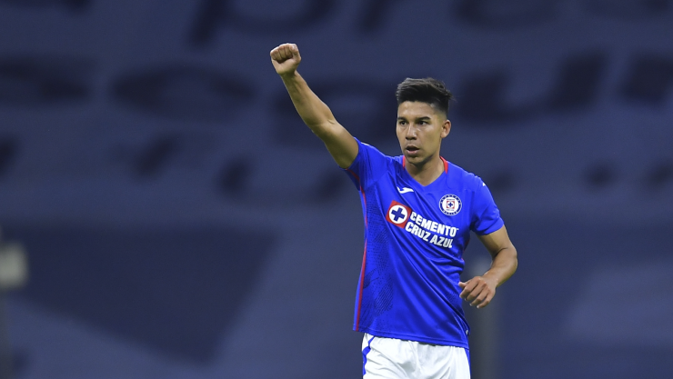 Pol Fern&aacute;ndez emociona a la afici&oacute;n de Cruz Azul