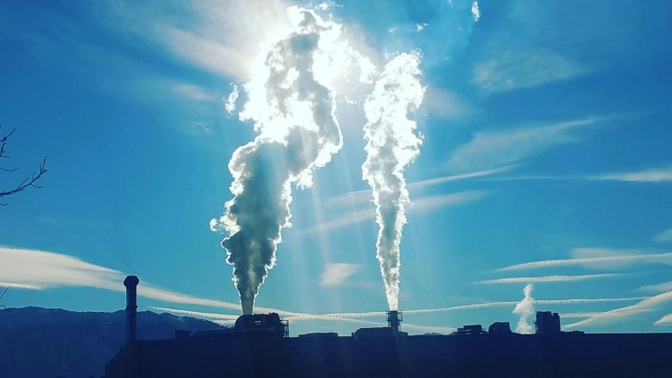 ¿Qué es la contaminación por ozono y cómo se genera?