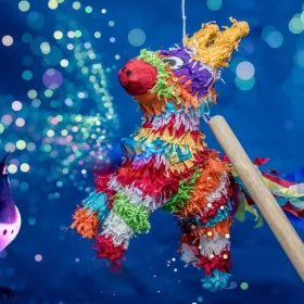 Ideas DIY 5 diseños fáciles de piñatas de Sussie de Las Guerreras K-Pop para hacer en casa.jpg