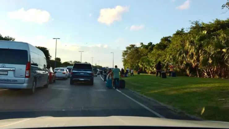 Realizan acciones para mejorar la vialidad en zona de obras en Cancún