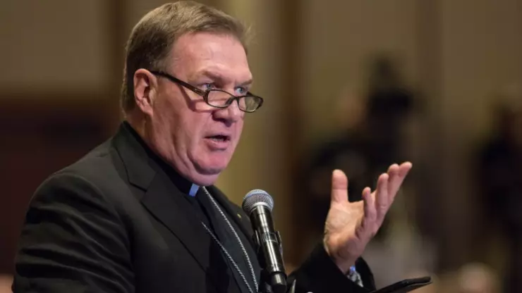 Conoce a Joseph Tobin, el cardenal que podría romper la tradición y ser el primer Papa nacido en Estados Unidos.