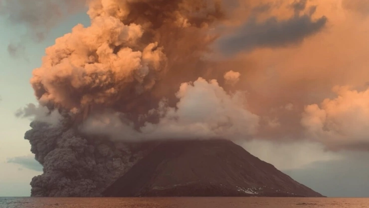 Activan ALERTA ROJA en Italia por intensa actividad del coloso
