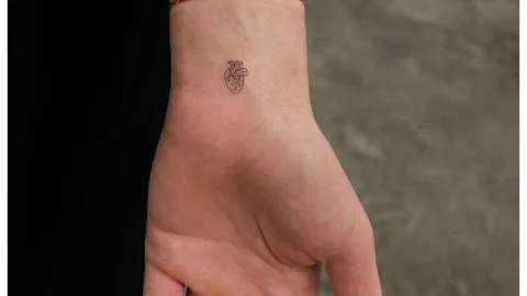 tatuaje minimalista amor propio