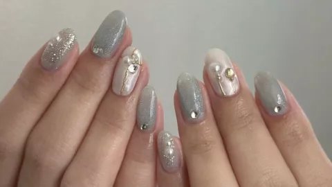 uñas cortas con perlas oficina