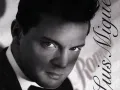 Luis Miguel sacó a la luz su álbum Romances, con su sencillo Por debajo de la mesa, el cual alcanzó el primer lugar del Billboard.