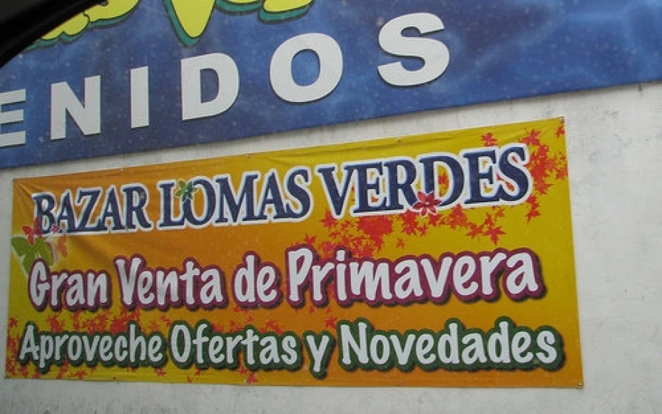 Agentes del Ministerio Público Federal y la Policía Federal realizaron un operativo en el bazar de Lomas Verdes y decomisaron su mercancía, provocando la molestia de los propietarios