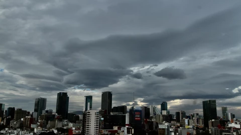 Fuertes vientos aclaran el cielo