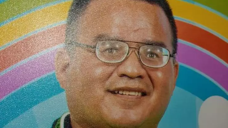 VIDEO_ Maestro canta canción de despedida por fin de curso y muere al día siguiente