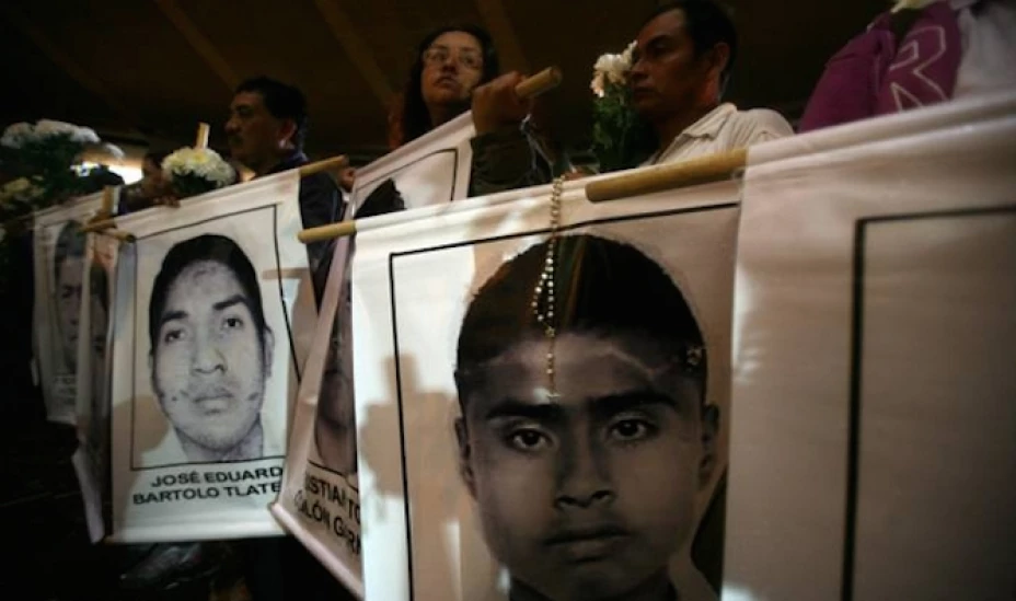 Los familiares de los jóvenes desaparecidos dijeron que ellos no pidieron que no hubiera prensa en el encuentro