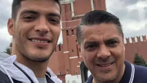 “Gracias por tanto amor": Raúl Jiménez despide a su papá con EMOTIVO mensaje