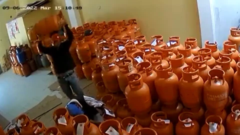 ¿Qué sabemos del caso de un hombre que mató a otro con un tanque de gas en Perú.png