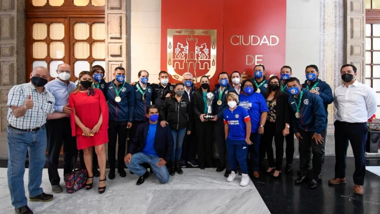 Cruz_Azul_Sheinbaum.jpg