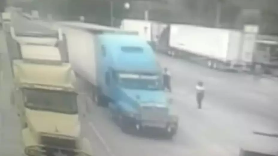 accidente de trailer en coahuila 2.jpg