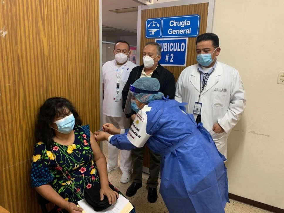 Más de 2 mil 700 docentes de Campeche recibieron la vacuna de Pfizer