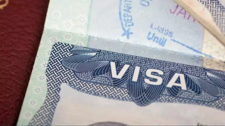 ¿Dónde está el número de la visa americana?