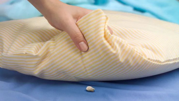 Una niña se comió por accidente su diente mientras desayunaban en el kinder