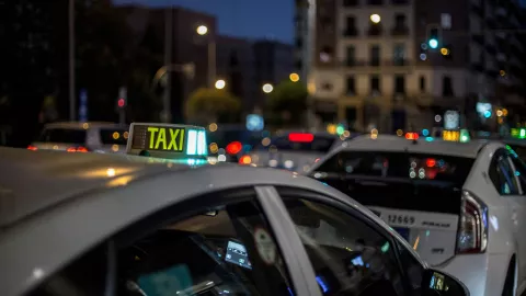 Una de las formas m&aacute;s eficientes de llegar al Estadio Nemesio Diez es en taxi