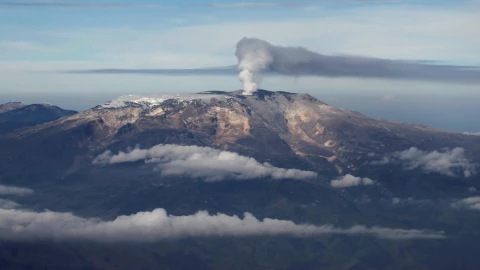 Volcán Nevado del Ruiz en Colombia podría entrar en erupción