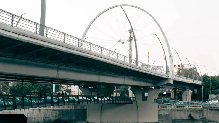 Hombre se tira al vacío; su estado de salud es delicado