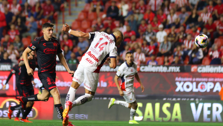 Remate de gol de Chicharito con Chivas vs Tijuana