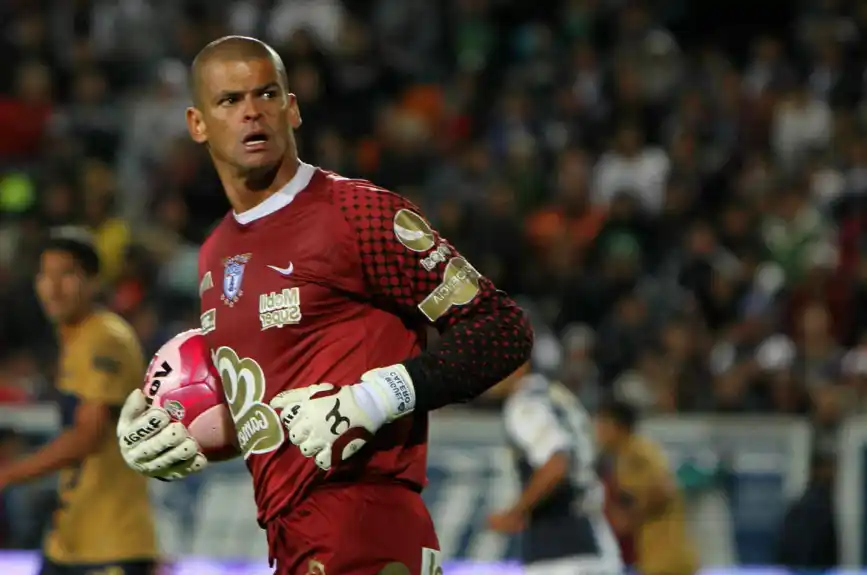 EL ‘Cóndor’ jugó hasta los 40 años y es una de las leyendas del Pachuca debido a que fue parte del club que ganó todo en la década de los 2000 y conquistó la Copa Sudamericana en 2006 ante el Colo Colo.