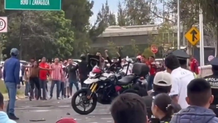 Pelea Puebla y las Chivas.jpg