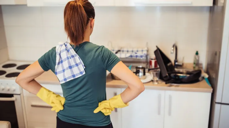 Acumular los platos sucios: ¿Qué significa?