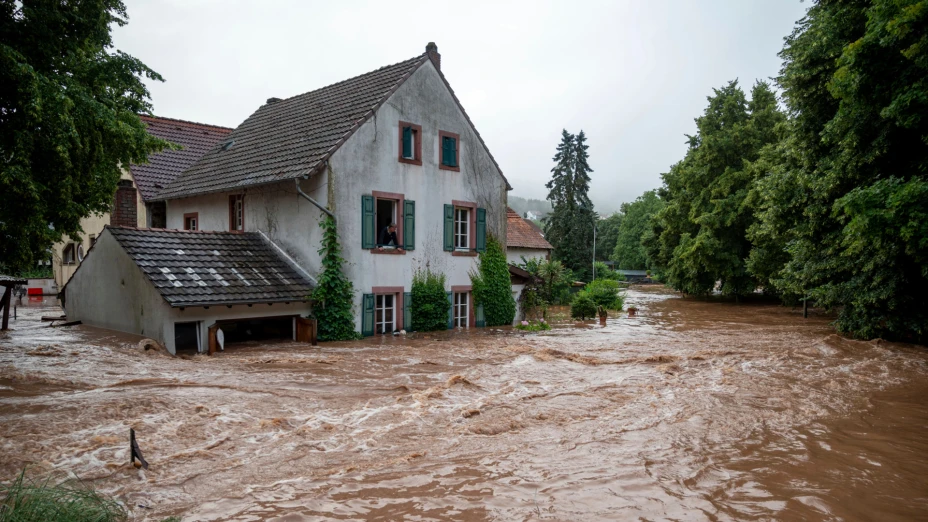 Casas inundadas por un río desbordado en Erdorf, Alemania.