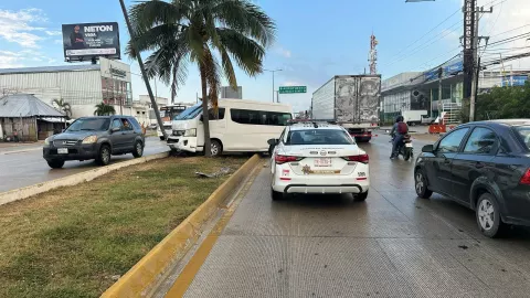 Doble accidente en Boulevard Colosio de Cancún HOY genera tráfico lento 27 de marzo de 2025