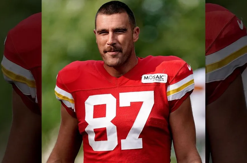 Travis bigote.jpg