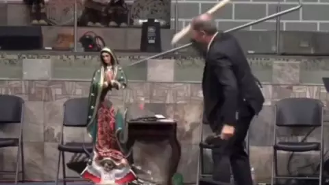 VIDEO_ Pastor destruye imagen de la Virgen de Guadalupe y levanta polémica en redes