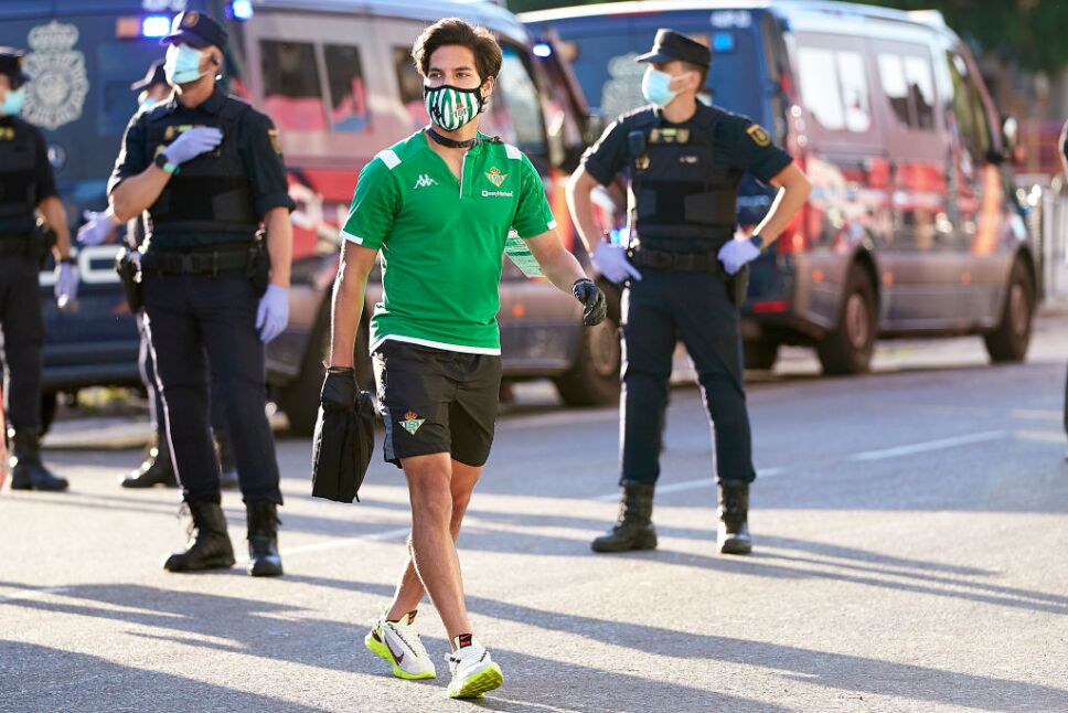 Diego Lainez entró a los 71 minutos.