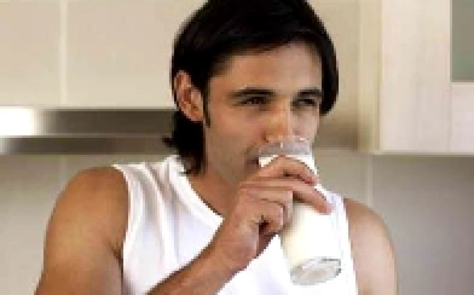 Un vaso de leche después de ejercitarse