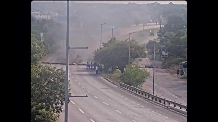 Cierran Periférico de Mérida por manifestación; piden extremar precauciones