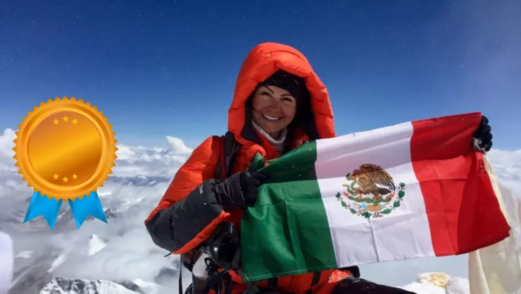 Joven de Aguascalientes rompe récord Guinness al escalar Monte Carstensz en Indonesia