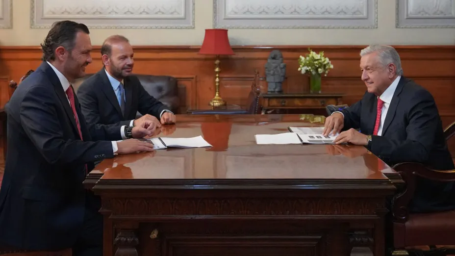 AMLO reunión gobernador de Qurerétaro Mauricio Kuri 9 jun 2022.jpg