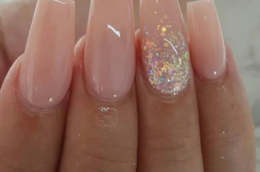 Uñas rosa nude