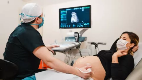 Hungría obliga a mujeres a escuchar latidos de feto antes de abortar