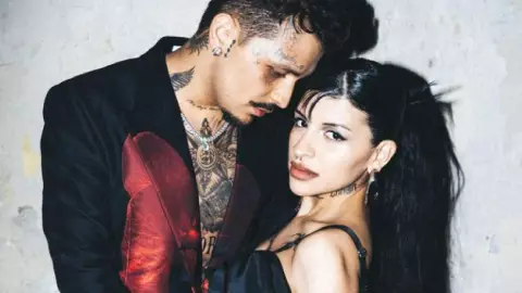 La razón por la que Christian Nodal ELIMINÓ todas sus fotos con Cazzu en Instagram