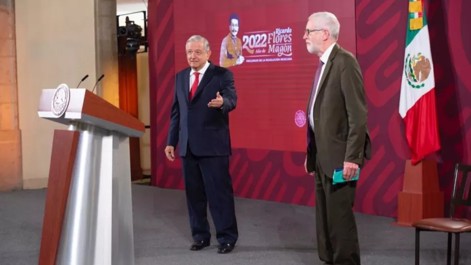 AMLO 3 ENE 2022 JEREMY CORBYN MIEMBRO DEL PARLAMENTO BRITÁNICO.jpeg
