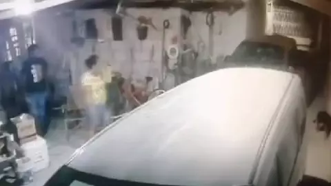 Captan a mujer transformarse en Nahual dentro de cochera en Coahuila