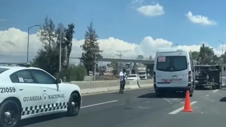 Camión volcó tras accidente sobre la carretera Tlaxcala–Apizaco hoy: Caos hacia Atlihuetzia