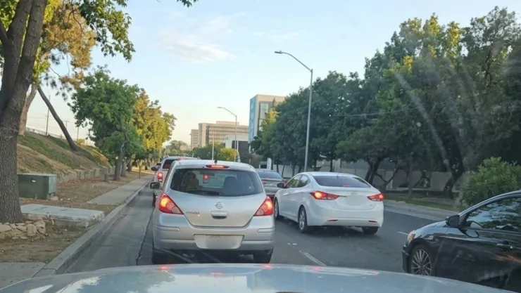 ¡Paciencia si vas a cruzar! Largas filas complican el paso a Estados Unidos desde Tijuana este lunes