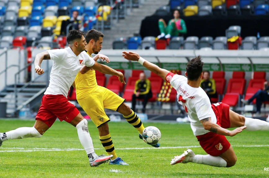 Dortmund saca el triunfo en tiempo de compensación