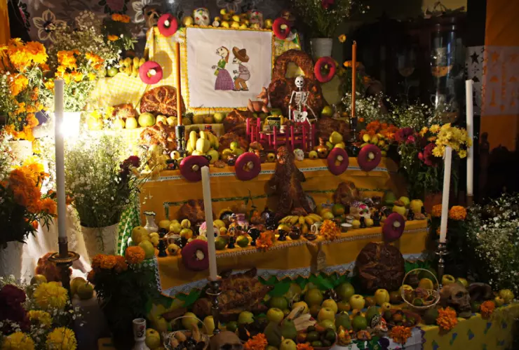 altar-dia-de-muertos-que-no-puede-faltar-elementos