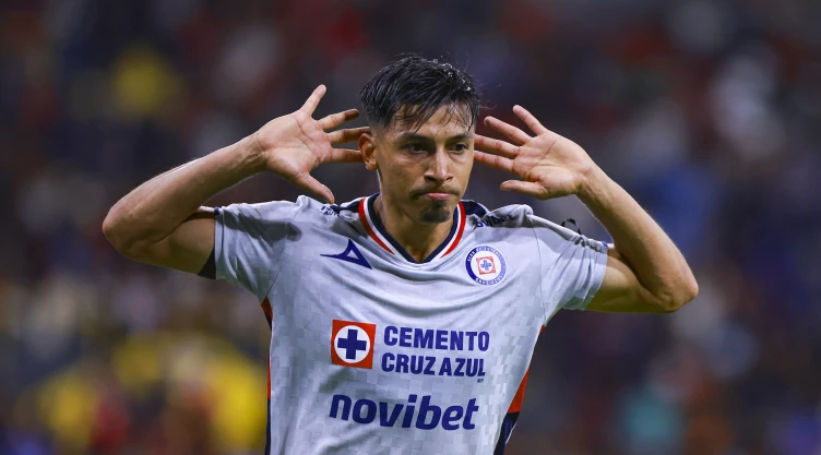 Angel Sepulveda festeja el gol del 3-3 en el Atlas vs Cruz Azul de la jornada 2